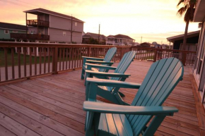 Zachary Beach House, Ocean views & walk to beach!